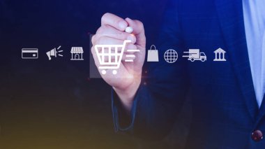 İnternetten alışveriş. Sanal grafik simgesi diyagramı, ödeme çevrimiçi, dijital pazarlama, iş finansmanı, internet ağı teknolojisi kavramı ile el ele tutuşmalar.