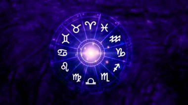 Astroloji ve burç kavramı, burç çarkının içindeki kişi, yıldız çemberi içindeki astrolojik burç işaretleri, gökyüzündeki yıldızlar bilgisi, evrenin gücü..