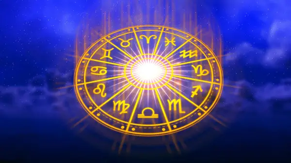 Konzept Der Astrologie Und Des Horoskops Person Tierkreisrad Astrologische Tierkreiszeichen lizenzfreie Stockfotos