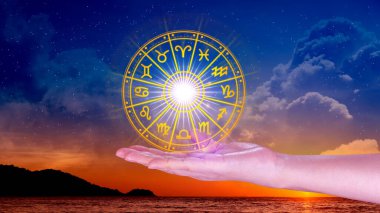Astroloji ve burç kavramı, burç çarkının içindeki kişi, yıldız çemberi, astroloji, gökyüzü bilgisi, evrenin gücü....