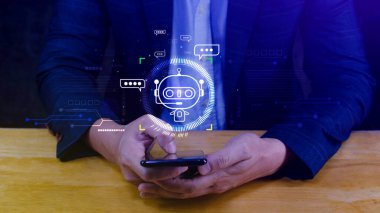 İş adamı dijital sohbet robotu, robot uygulaması, sohbet asistanı, yapay zeka konsepti, sanal ekranda dijital sohbet robotu kullanıyor..