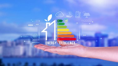 Enerji verimliliği kavramı, İşadamı enerji verimli ev inşa hızı denetimi, yenilenebilir enerji kavramı için sanal enerji verimliliği puanına dokunuyor.