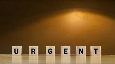 Acil, ahşap bloklar acil metin ve iş konsepti, bilgilendirme ve iletişim arkaplanı, Acil Durum Önemli Hızlı Hızlı Ciddi Hız Konsepti.