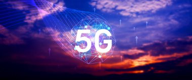 5G arka plan ağ kavramı, birbiriyle bağlantılı 5G sembollü holografik dijital küre, modern iş ve iletişim 5G teknolojisi, dijital dönüşüm.