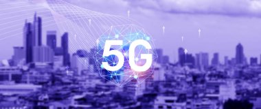 5G arka plan ağ kavramı, birbiriyle bağlantılı 5G sembollü holografik dijital küre, modern iş ve iletişim 5G teknolojisi, dijital dönüşüm.