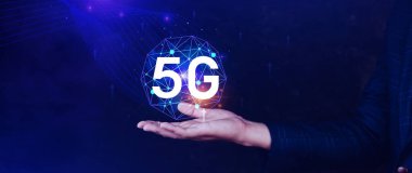 5G ağ konsepti, holografik dijital küreyle kullanım 5G sembolleri, 5G modern iş ve iletişim teknolojisi, dijital dönüşüm.