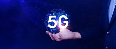 5G ağ konsepti, holografik dijital küreyle kullanım 5G sembolleri, 5G modern iş ve iletişim teknolojisi, dijital dönüşüm.