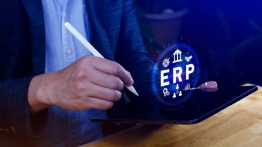 ERP Kavramı, Girişim kaynak planlama kavramı, sanal ekranda ERP sisteminin analizi, iş zekası, HR ve CRM modülleri arasındaki bağlantılar.