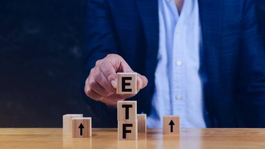 ETF yatırım kavramı, Borsa Ticaret Fonu, ETF hisse senedi opsiyonları ve borsa endeks fonu, Finansal Piyasada Zenginliğin Büyümesi.