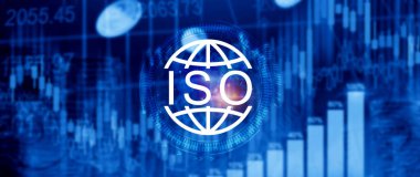 ISO standartları kalite kontrolü, güvence ve garanti iş teknolojisi konsepti, ISO için kalite güvencesi ve belge ikonu ile ekranda dokunmak, ISO Standart sertifika konsepti.