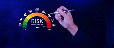 Risk seviyesi göstergesi üzerinden risk ve iş planlama fırsatlarının analiz edilmesi, RISK konsepti, yüksek dijital sanal, risk yönetimi stratejileri kavramına düşük.