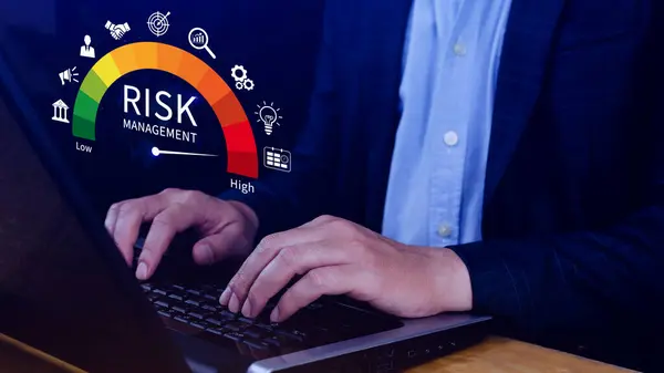 Risk seviyesi göstergesi üzerinden risk ve iş planlama fırsatlarının analiz edilmesi, RISK konsepti, yüksek dijital sanal, risk yönetimi stratejileri kavramına düşük.