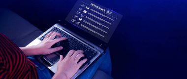 Çevrimiçi Sigorta konsepti, sigorta ve sigorta ikonları aile sağlığı emlak arabası ve risk yönetimi konsepti için finans, çevrimiçi sigorta.