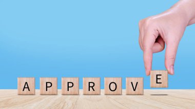 Garanti kavramı onayla, tahta küp, kabul et, teftişi geç, belgeyi ve projeyi onayla, yönetim, inceleme, iş, anket, sertifika.