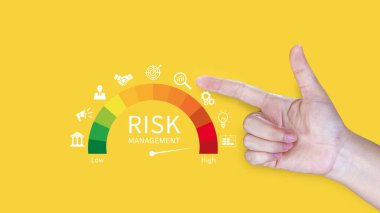 Risk seviyesi göstergesi üzerinden risk ve iş planlama fırsatlarının analiz edilmesi, RISK konsepti, yüksek dijital sanal, risk yönetimi stratejileri kavramına düşük.