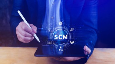 SCM konsepti, tedarik zinciri yönetimi, lojistik ve ulaşım, iletişim ağı. Müşterilerin ihtiyaçlarını karşılamak için kaynakların düzenlenmesi ve kontrol edilmesi.