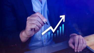 Küresel iş büyümesi analizi ve varlık yatırım grafiği İş ve Finans, Yukarı ok ekonomi grafiği, küresel ekonomik eğilim analizi, sanal ekran analizi.