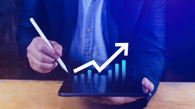 Küresel iş büyümesi analizi ve varlık yatırım grafiği İş ve Finans, Yukarı ok ekonomi grafiği, küresel ekonomik eğilim analizi, sanal ekran analizi.