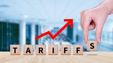 İthalat tarifeleri kavramı artırıyor, ekonomiyi artırmak için hükümet ithalat vergisi, endüstriyel büyüme vergisi, ithalat vergisi artışı, kalkınma için ticaret savaşı politikası