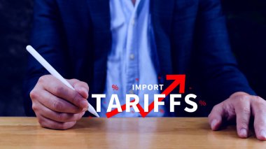 İthalat tarifeleri kavramı artırıyor, ekonomiyi artırmak için hükümet ithalat vergisi, endüstriyel büyüme vergisi, ithalat vergisi artışı, kalkınma için ticaret savaşı politikası