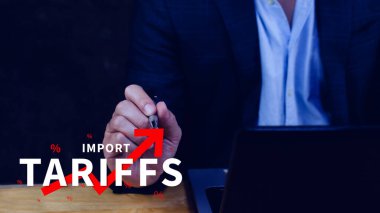 İthalat tarifeleri kavramı artırıyor, ekonomiyi artırmak için hükümet ithalat vergisi, endüstriyel büyüme vergisi, ithalat vergisi artışı, kalkınma için ticaret savaşı politikası