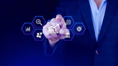 Maliye Gdp büyüme stratejisi konsepti, finans ve yatırım, çeşitlendirme yönetimi, faiz oranı ve kâr kavramı, vergi gelirlerini iade ediyor