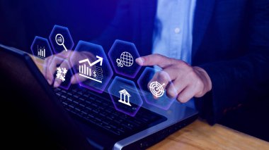 Maliye Gdp büyüme stratejisi konsepti, finans ve yatırım, çeşitlendirme yönetimi, faiz oranı ve kâr kavramı, vergi gelirlerini iade ediyor