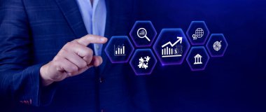 Maliye Gdp büyüme stratejisi konsepti, finans ve yatırım, çeşitlendirme yönetimi, faiz oranı ve kâr kavramı, vergi gelirlerini iade ediyor