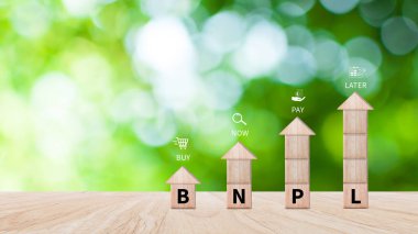 BNPL, şimdi öde sonra öde konsepti. Çevrimiçi alışveriş ikonları teknolojili BNPL simgeleriyle tahta küp. BNPL alımı şimdi daha sonra online alışveriş kavramını öde.