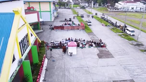 イード ムバラク アジアのフィールド雰囲気で開かれた祈り — ストック動画