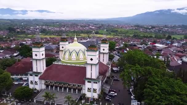 Kilátás Iszlám Mecsetek Ázsiában Valamint Városok Hegyek Segítségével Drónok — Stock videók