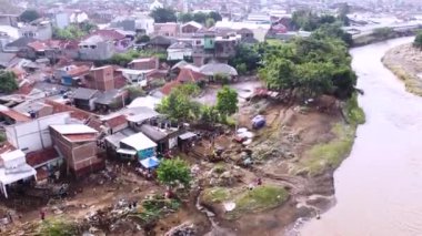 Asya 'daki köyler, yukarıdaki yerleşim bölgelerinden ve sakinlerinin faaliyetlerinden drone videoları göstererek