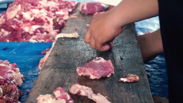 Opferfest Eid Adha Durch Schlachtung Von Kühen Und Gemeinnützige Arbeit — Stockvideo