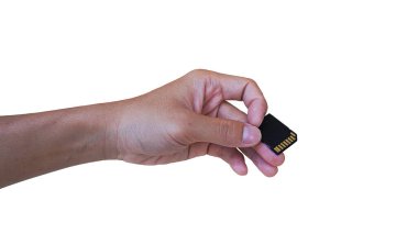 Beyaz arkaplan ile el ele tutuşma hafıza kartı