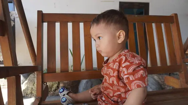 Küçük bir çocuğun portresi.