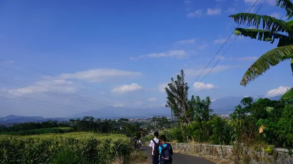 Stock image Beautiful views of the Indonesian countryside showing farmers' fields, mountains and beautiful villages. The lush and green landscape reflects a peaceful and harmonious agrarian life,