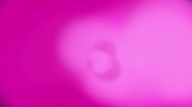 Parlak sarı enerjinin dışa doğru yayıldığı canlı ve dinamik bir video.