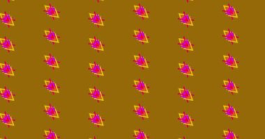 Sarı, kırmızı ve morumsu tonlarda renkli, geometrik şekillerin yinelenen bir şablonu, zengin kahverengi bir zemin üzerinde yer almaktadır.