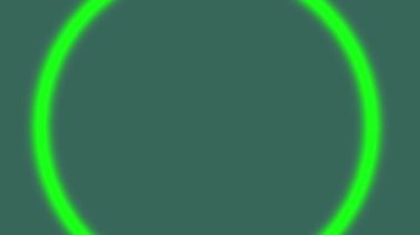 Parlak, parlayan yeşil bir çember derin bir deniz mavisi ya da orman yeşili arka planda göze çarpar.