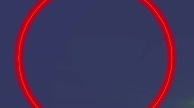 Parlak kırmızı neon daire şeklini içeren canlı, grafik bir tasarım derin bir lacivert arka plana karşı