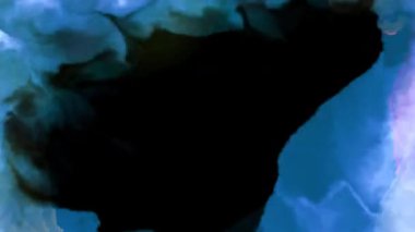 Soyut tasarım, koyu mavi ve siyah renklerin karışımını sergiliyor ve görsel olarak çarpıcı bir suluboya etkisi yaratıyor.