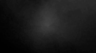 Hassas pastel renkler pürüzsüz bir şekilde harmanlanır, yumuşak yeşil ve mavi renkte parlak, havadar bir his sunar..