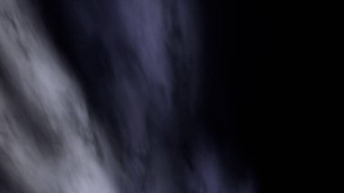 Altın, kireç ve ahşap tonlarıyla soyut sanat eserleri karanlık derinliklerde birleşerek ilginç bir organik tasarım yaratıyor..