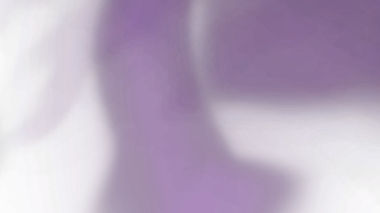 Yaratıcı arka planlar ve modern tasarımlar için katmanlı deseni olan soyut mor dalgalar.