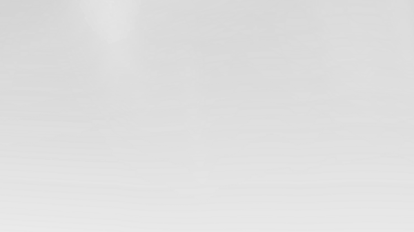 Işık ve gölgeli soyut gri ölçekli dağ sırası gizem ve derinlik hissi uyandırıyor.