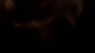 Bulanık formlar ve sıcak, davetkar renk tonlarıyla soyut ve karamsar arkaplan