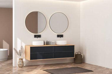 Minimalist banyo, ahşap ve ayna, beyaz mermer zemin ve ahşap zemin, panoramik iç tasarım, ayna, ayna ve parke zemin ile çift lavabo 