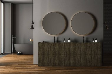 Parke zeminli karanlık banyo, çift lavabo, ahşap kibir, siyah küvet, siyah tuvalet ve oval aynalar, büyük pencere. Modern mobilyalı minimalist siyah banyo. 3d oluşturma