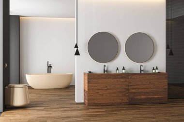 Parke zeminli parlak banyo, çift bej lavabo, ahşap kibir, bej küvet, tuvalet ve oval aynalar, büyük pencere. Modern mobilyaları olan minimalist, rahat bir banyo. 3d oluşturma