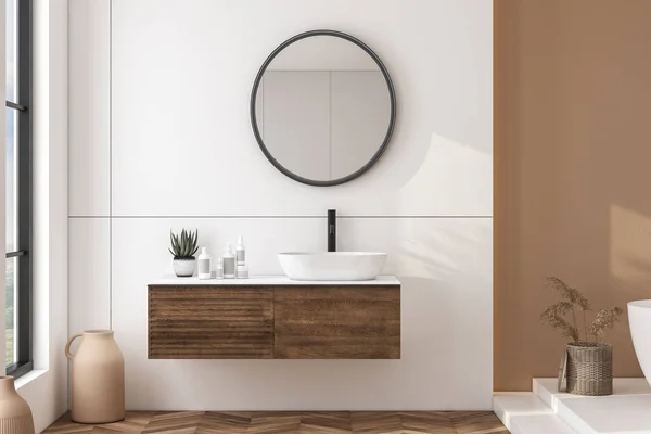 ベージュの壁とモダンなバスルームのインテリア 楕円形の鏡 バスタブと寄木細工の床と白いシンク モダンな家具とミニマリスト明るいバスルーム 正面図3Dレンダリング — ストック写真